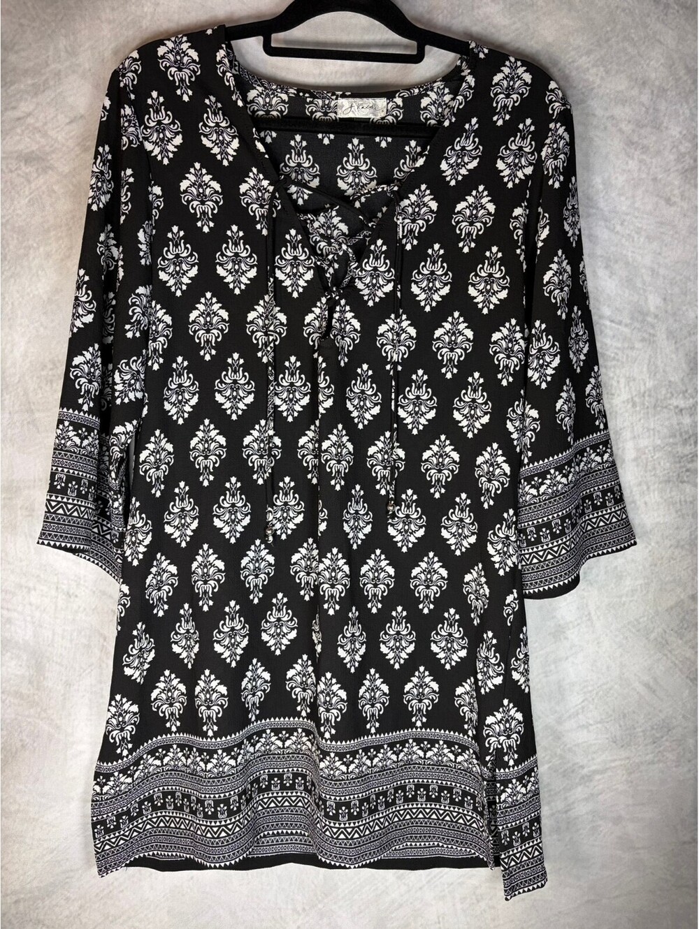 J. Valdi Women's Medium Black & White Damask Print Tunic Blouse